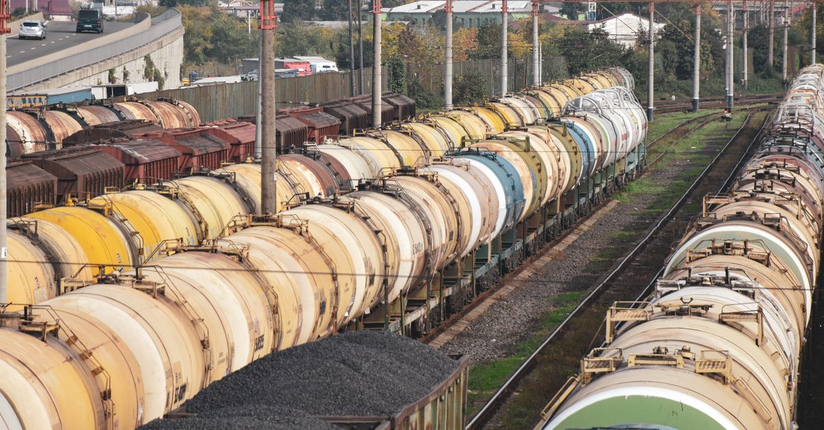 The Complete Guide to Custom Software Development for Logistics & Transportation Operations
